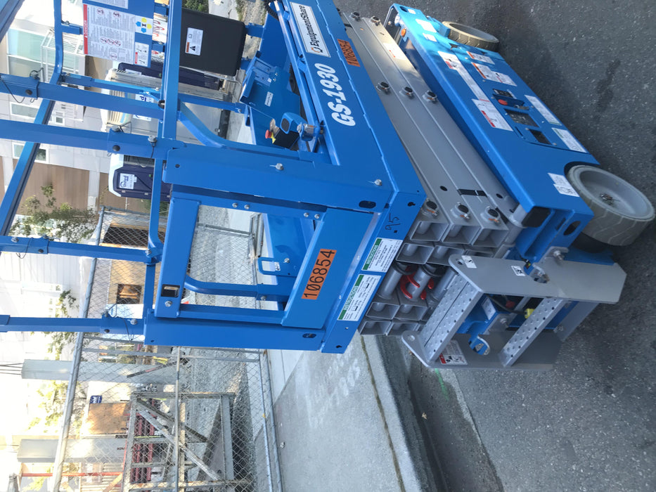 2020 Genie GS-1930 Solid Non Marking Tires, Beacon, Folding rails with half height swing gate, 800W Inverter