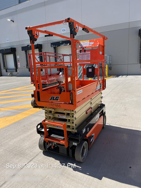 2021 JLG ES1932