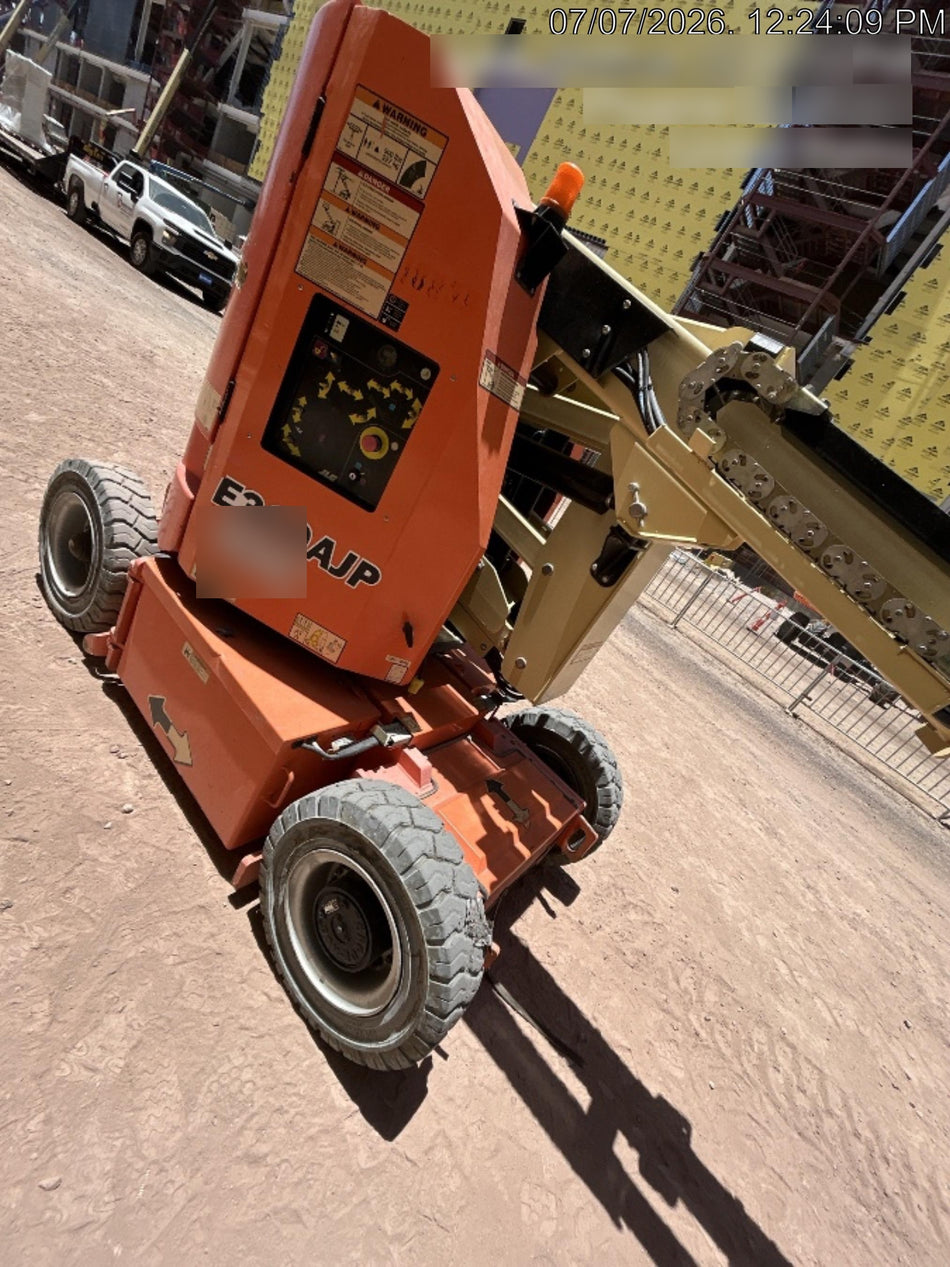 2019 JLG E300AJP