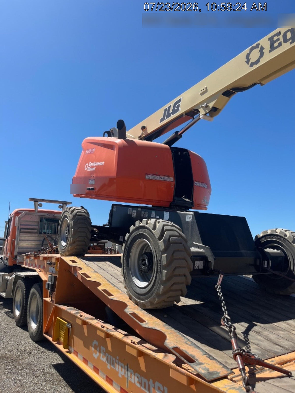 2021 JLG 330LRT