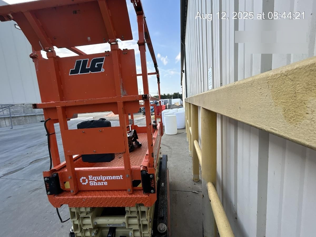 2022 JLG ES1932