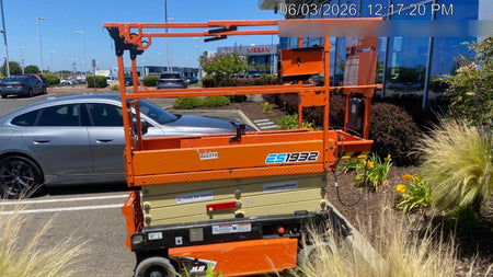 2022 JLG ES1932
