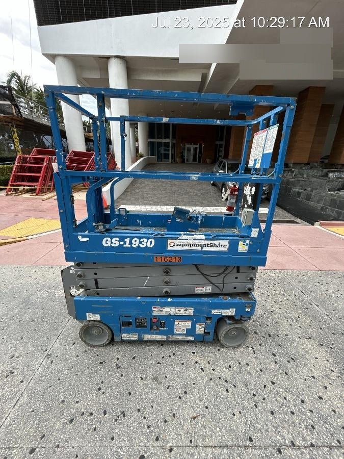 2020 Genie GS-1930 Solid Non Marking Tires, Beacon, Folding rails with half height swing gate