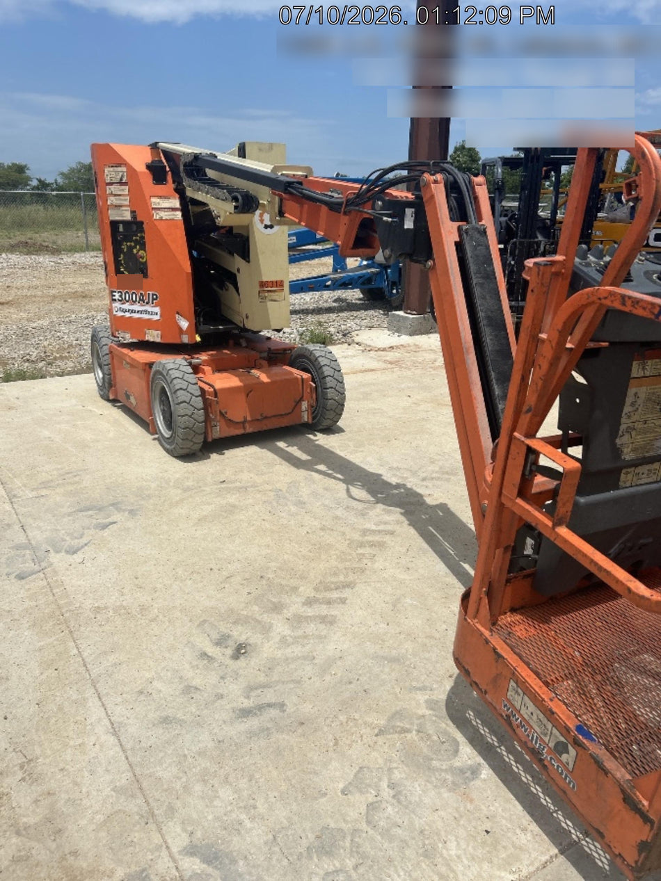 2019 JLG E300AJP