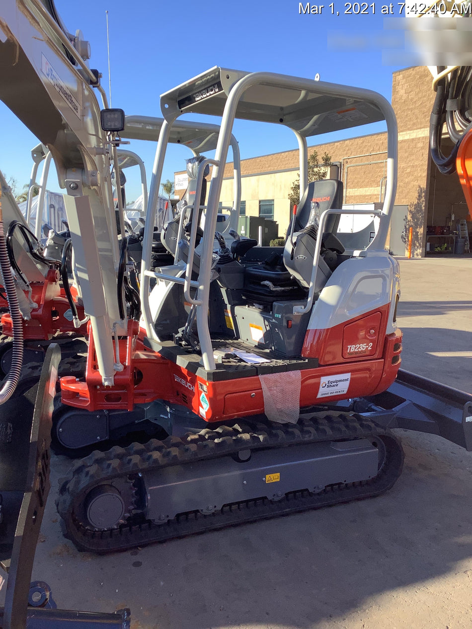 2021 TAKEUCHI TB235-2R