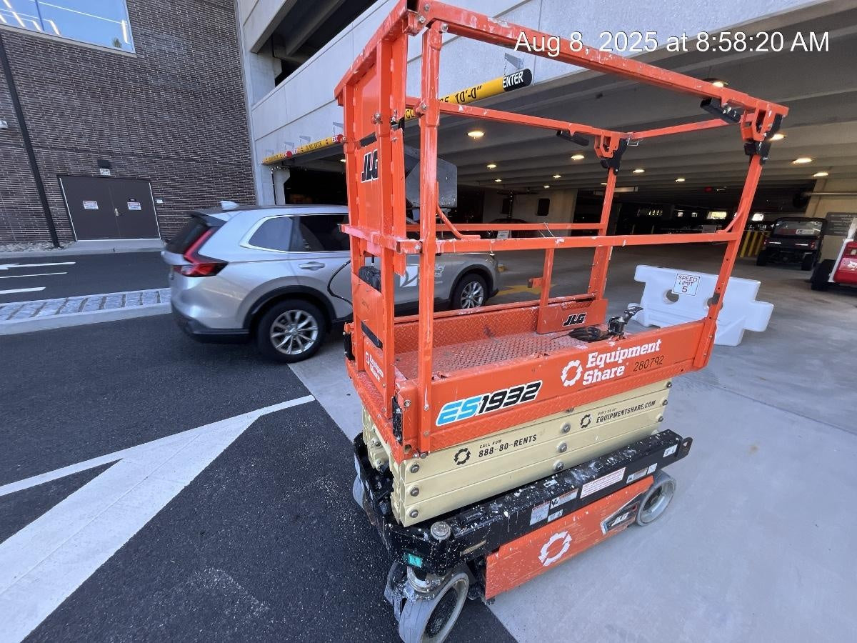 2022 JLG ES1932