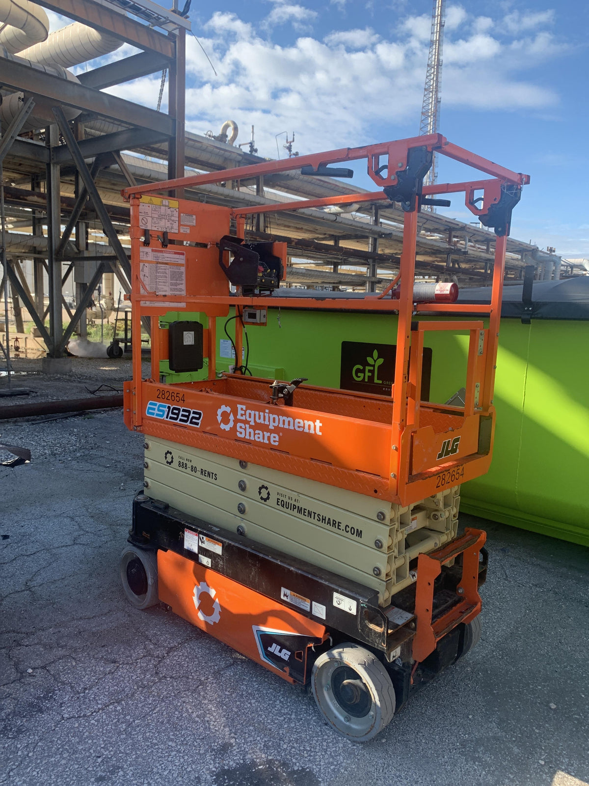 2022 JLG ES1932
