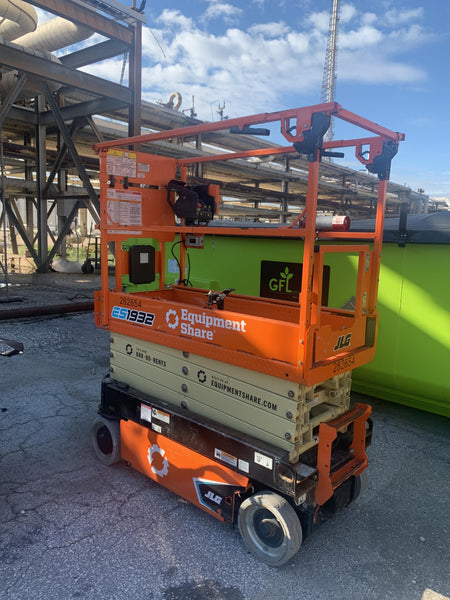 2022 JLG ES1932