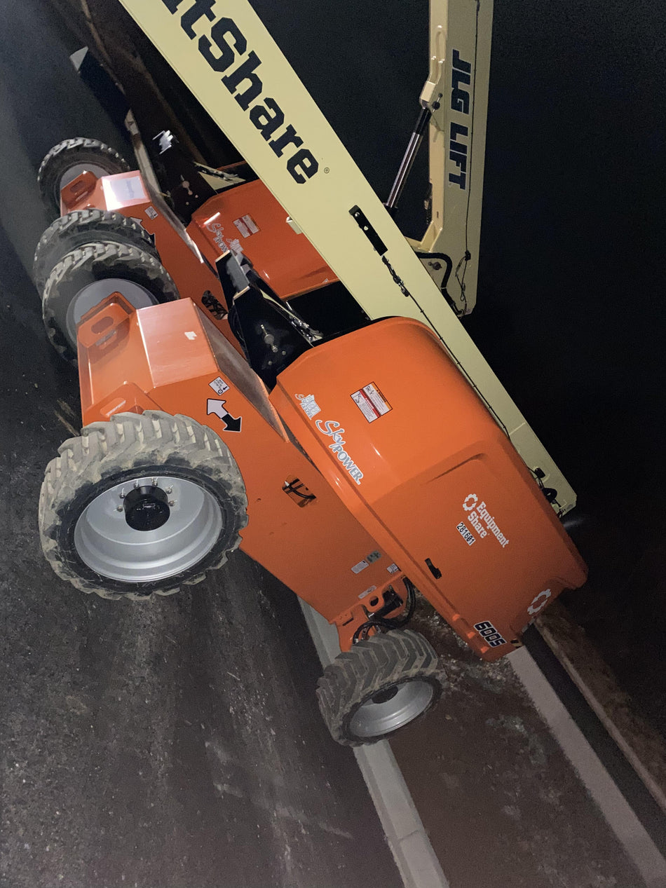 2022 JLG 600S