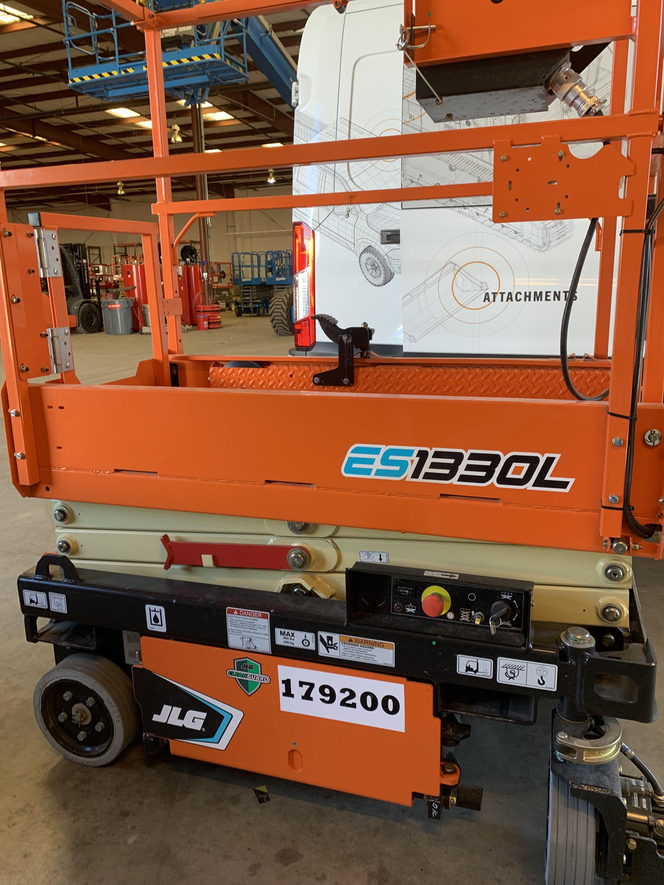 2021 JLG ES1330L