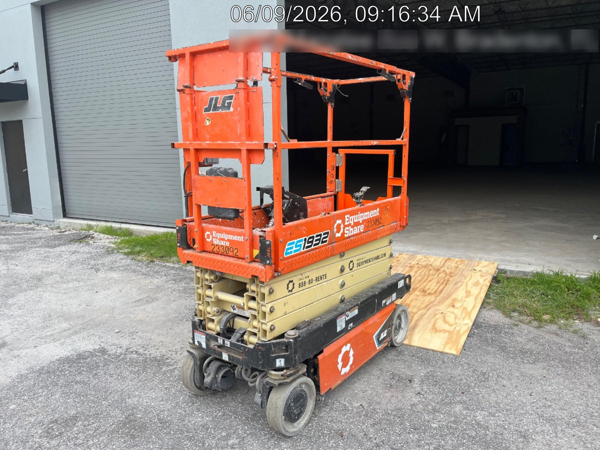 2022 JLG ES1932