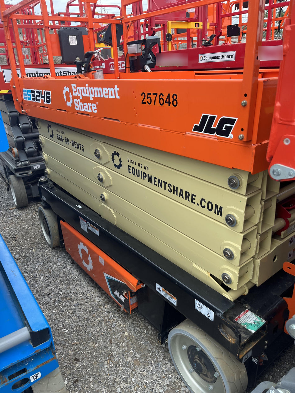 2022 JLG ES3246