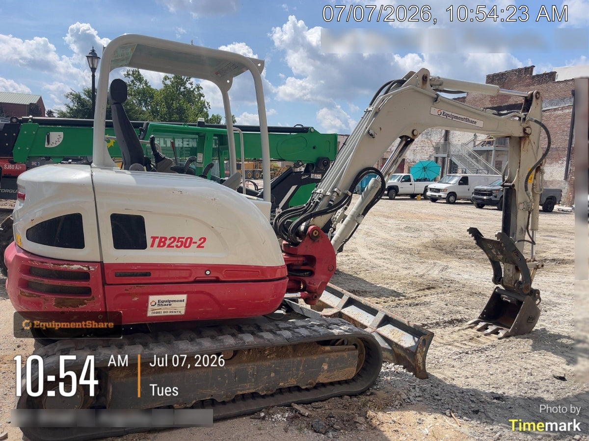 2022 TAKEUCHI TB250-2R