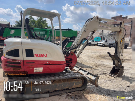 2022 TAKEUCHI TB250-2R