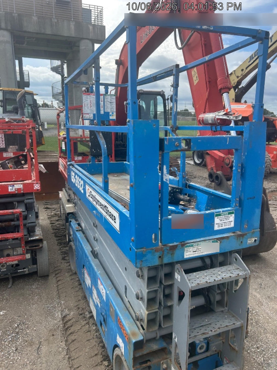 2019 Genie GS-2632 Folding rails with half height swing gate