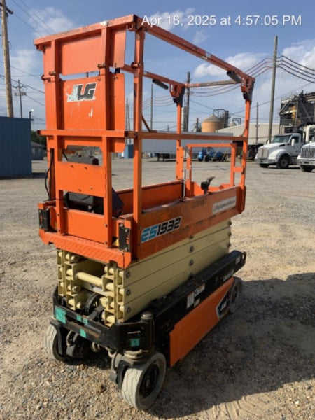 2022 JLG ES1932