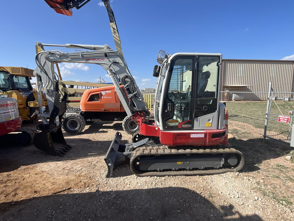 2024 TAKEUCHI TB257FRCR
