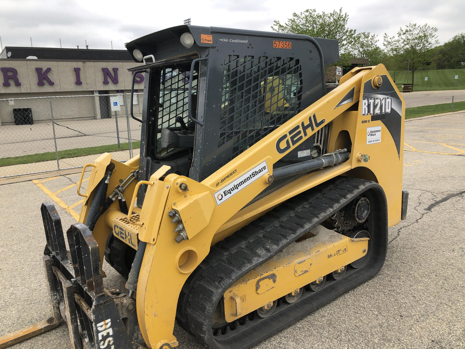 2016 GEHL RT210