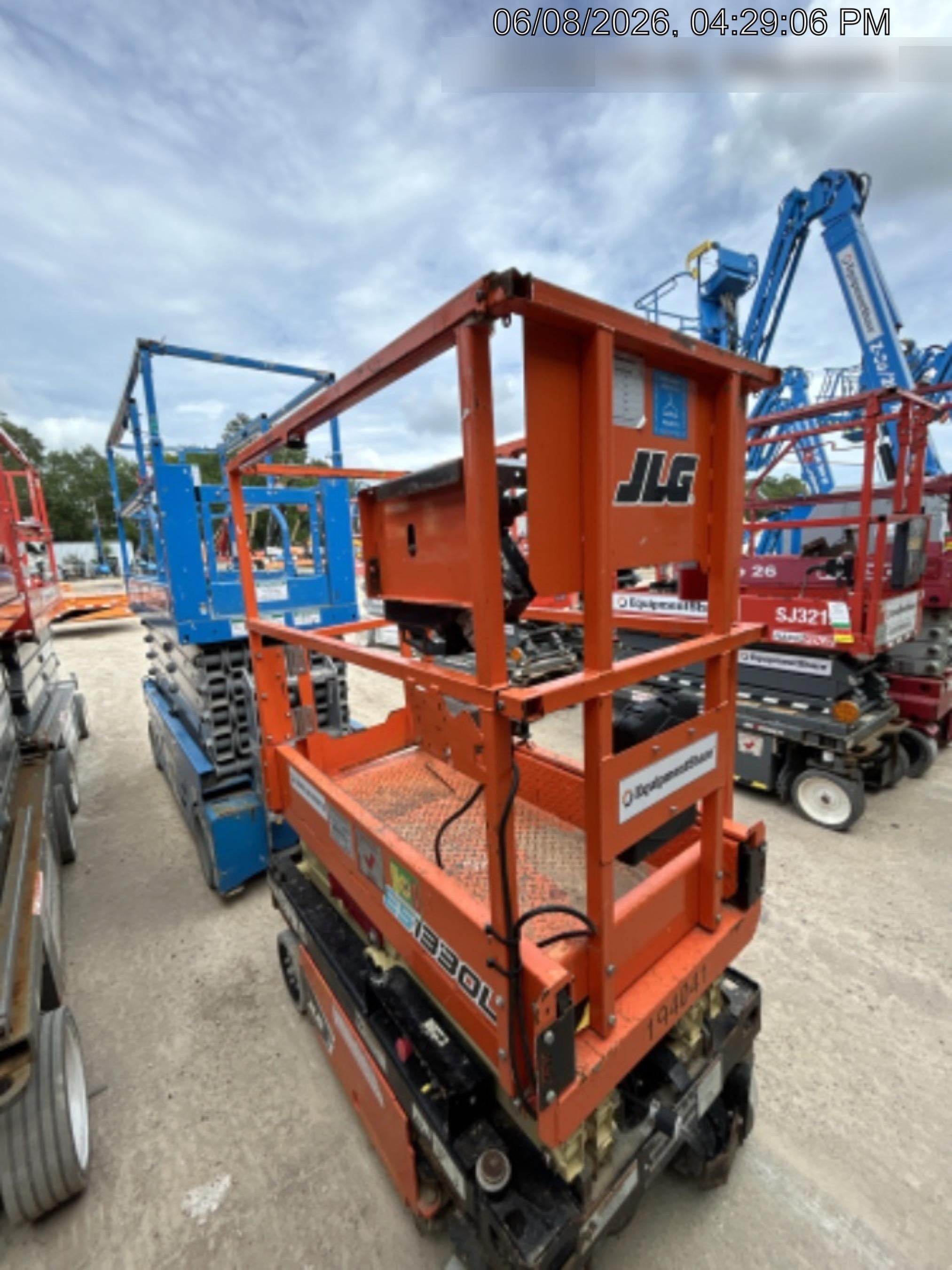 2021 JLG ES1330L
