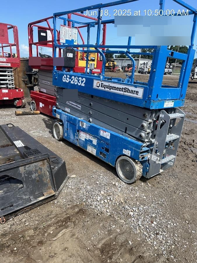 2020 Genie GS-2632 Solid NM Tires, Folding Rails with half-height swing gate, Beacon