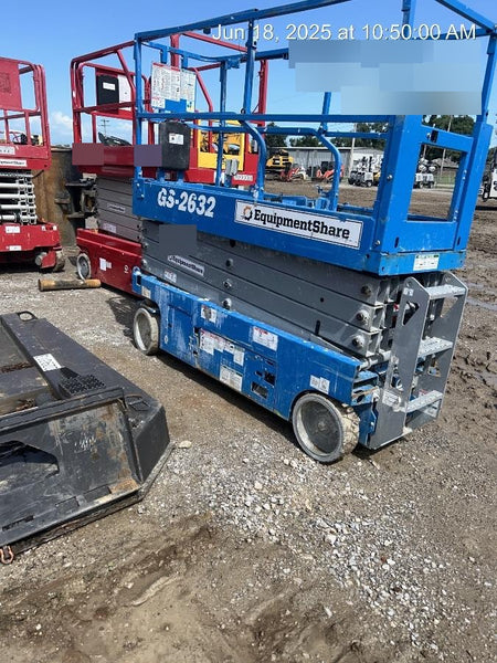 2020 Genie GS-2632 Solid NM Tires, Folding Rails with half-height swing gate, Beacon