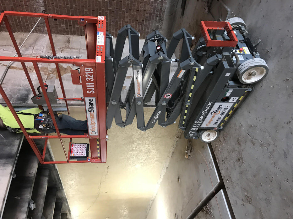 2018 Skyjack SJIII-3219 Skyjack SJIII3219 Scissor Lift w/Trojan Batteries