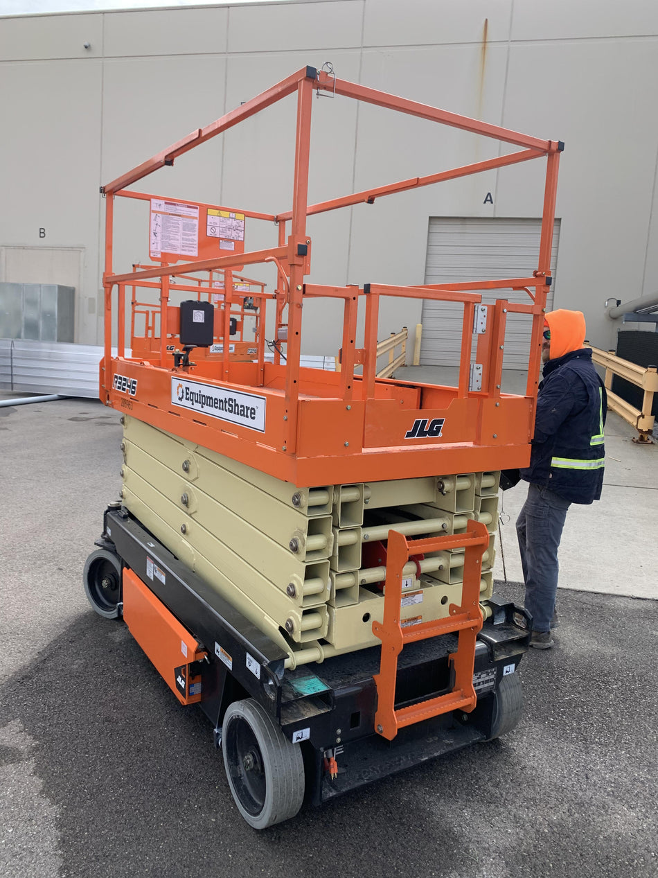 2022 JLG R3246