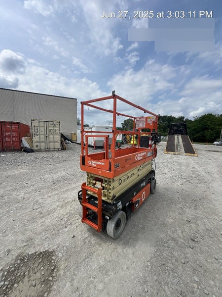 2023 JLG ES2632