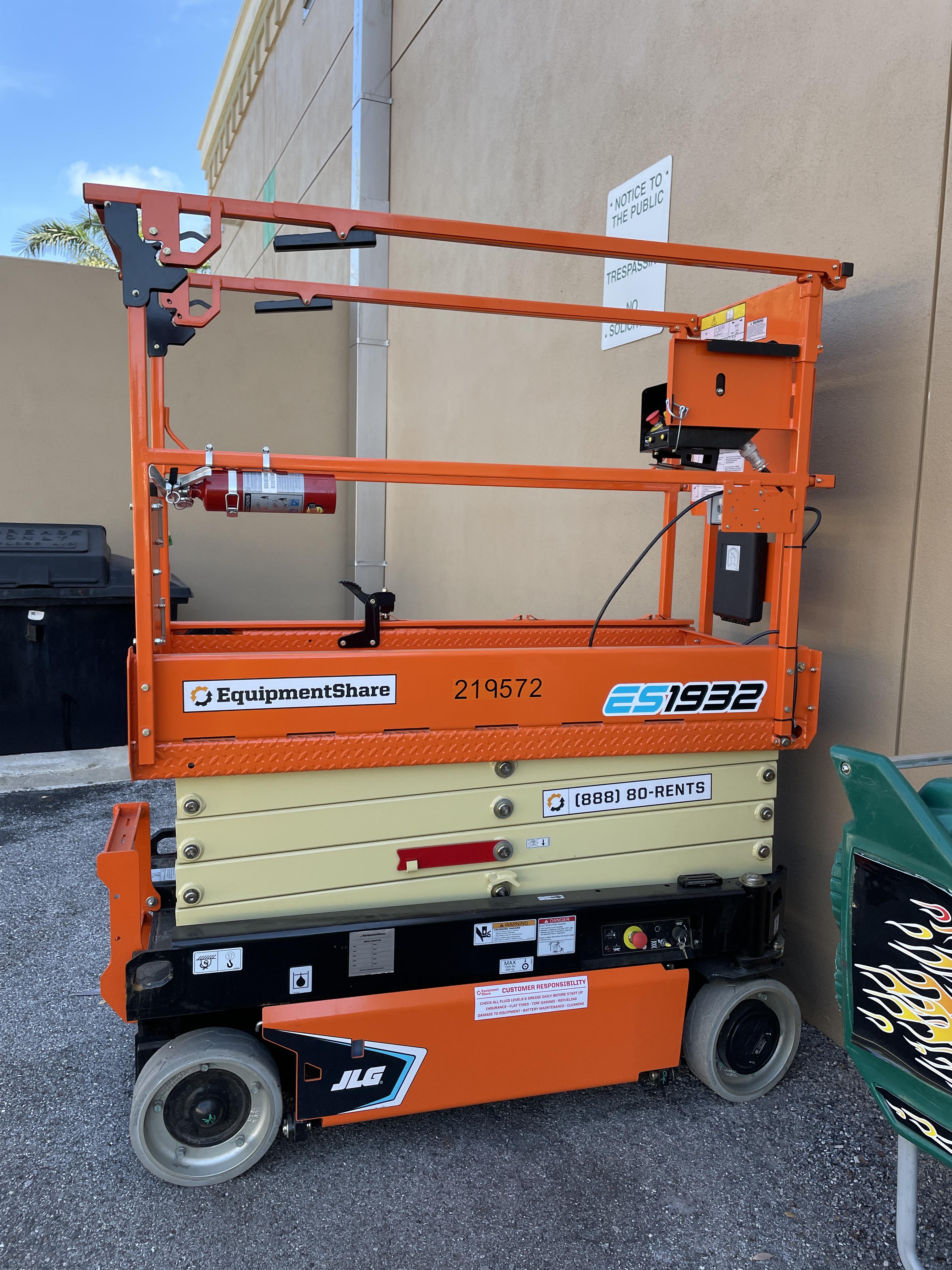 2022 JLG ES1932