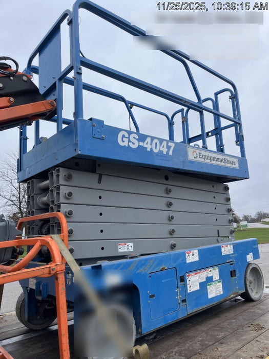 2019 Genie GS-4047 Folding rails with half height swing gate