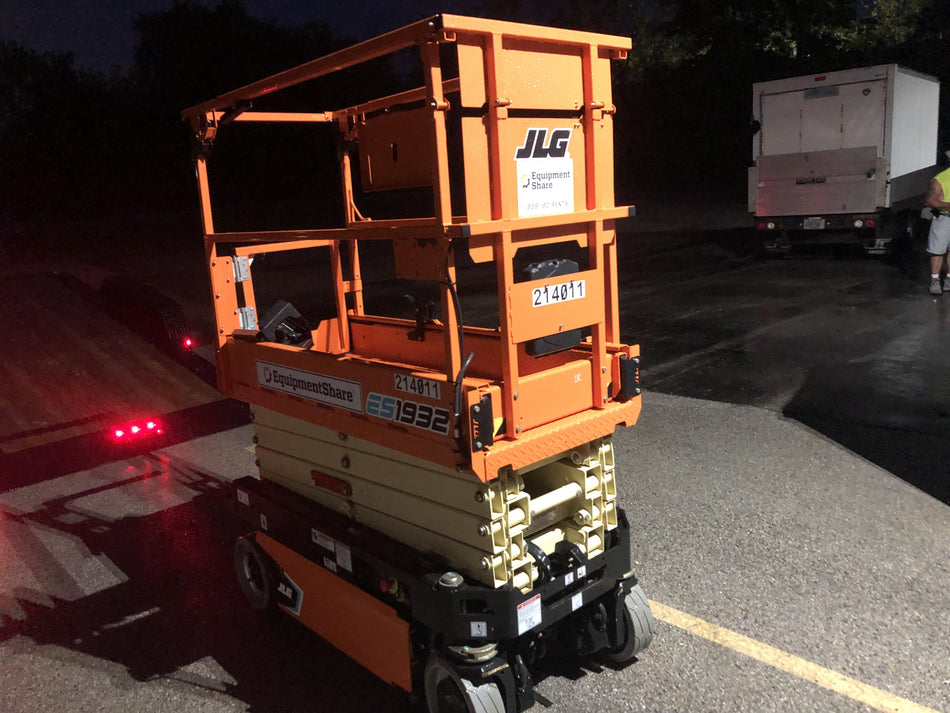 2022 JLG ES1932