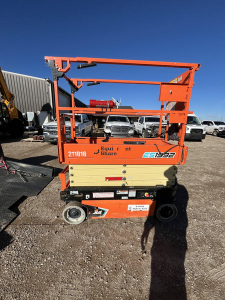 2022 JLG ES1932