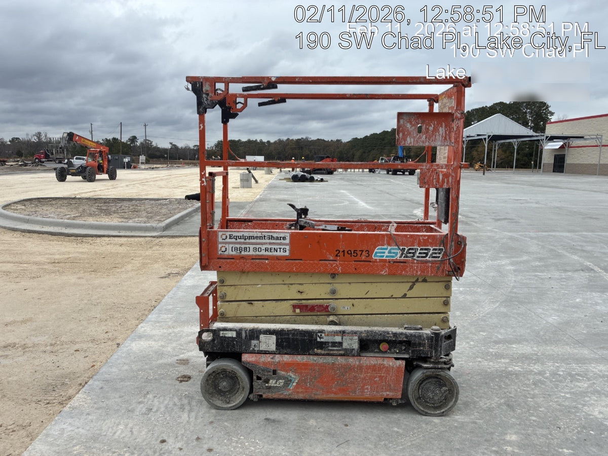 2022 JLG ES1932