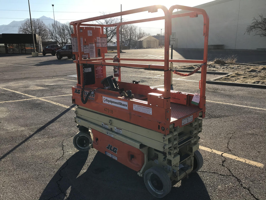2016 JLG 1930ES Standard Options