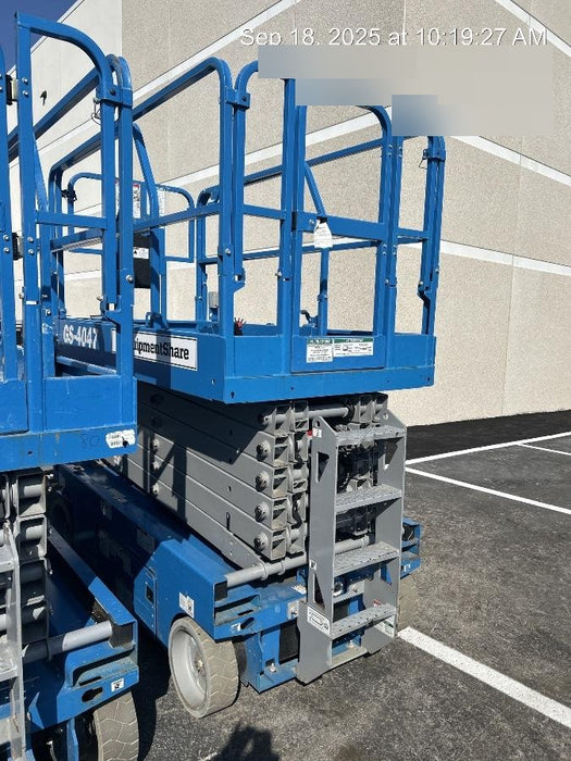 2019 Genie GS-4047 Folding rails with half height swing gate
