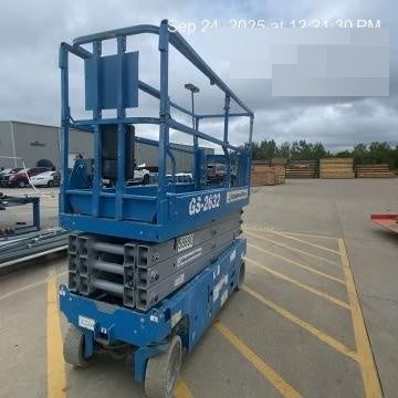 2020 Genie GS-2632 Solid NM Tires, Folding Rails with half-height swing gate, Beacon