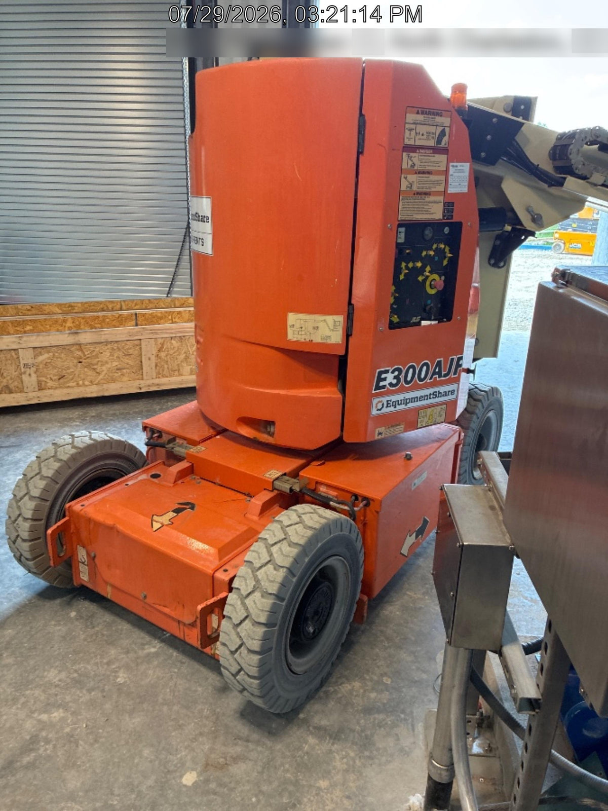 2019 JLG E300AJP