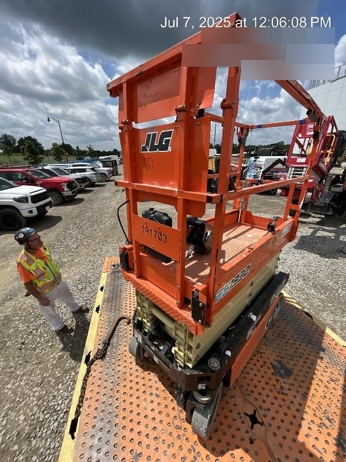 2021 JLG ES1932
