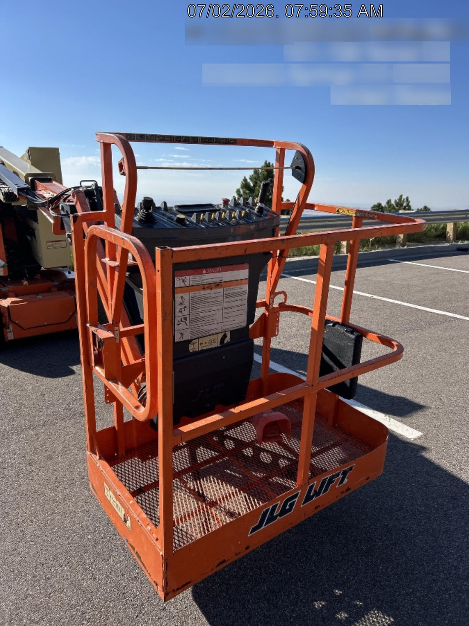 2019 JLG E300AJP