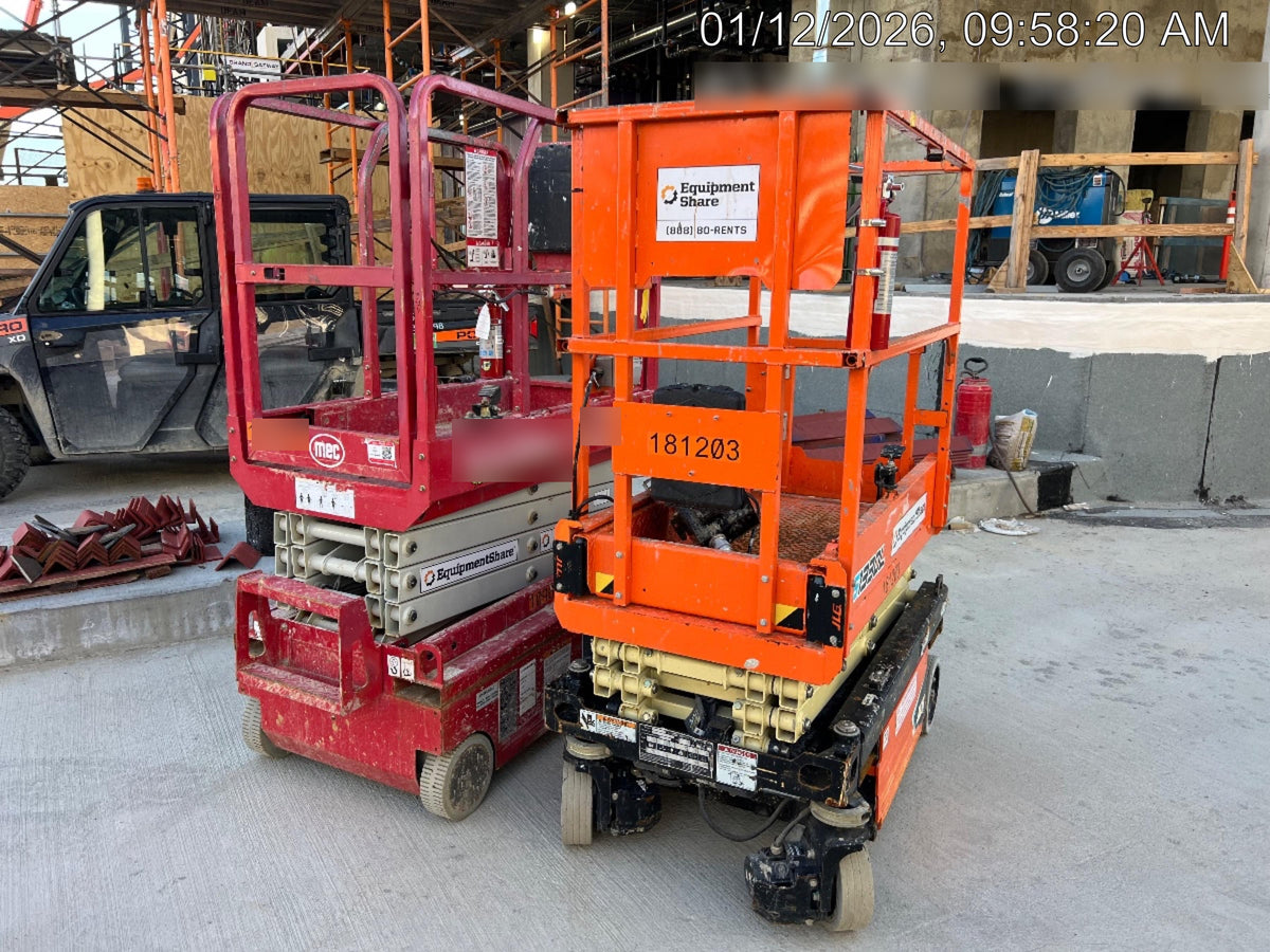 2021 JLG ES1330L