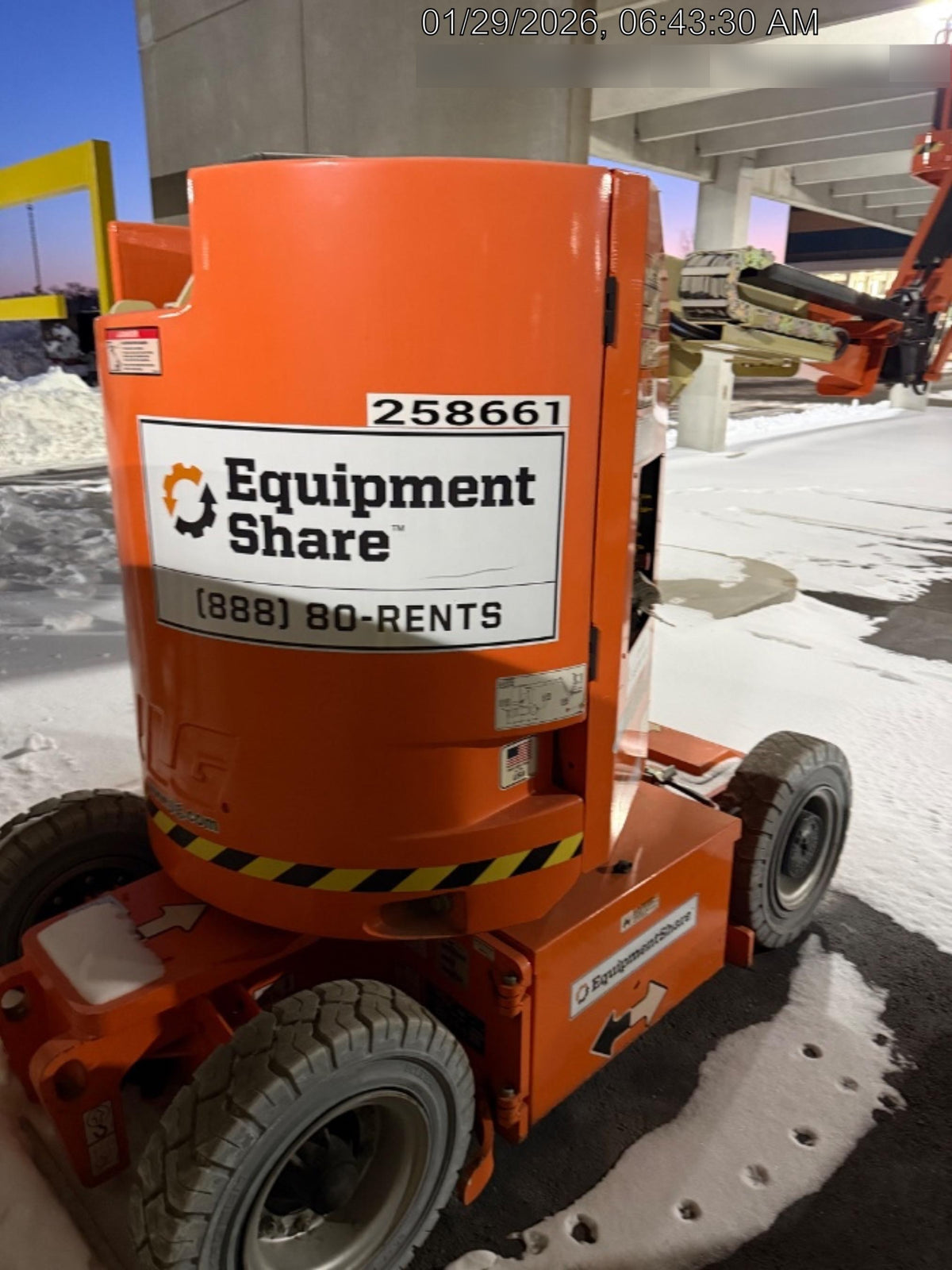 2022 JLG E300AJP