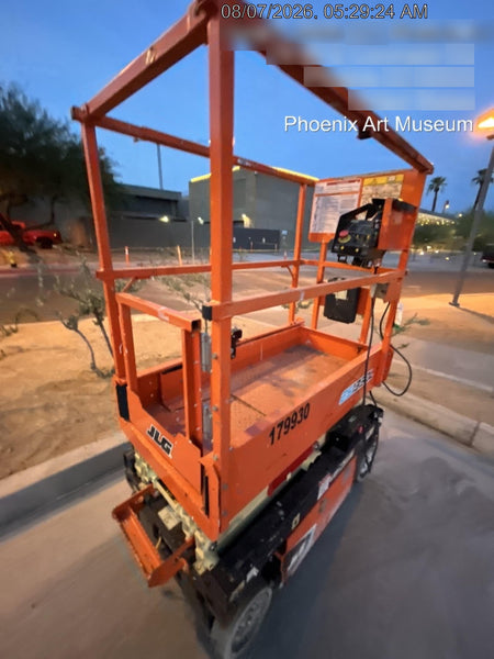 2021 JLG ES1330L