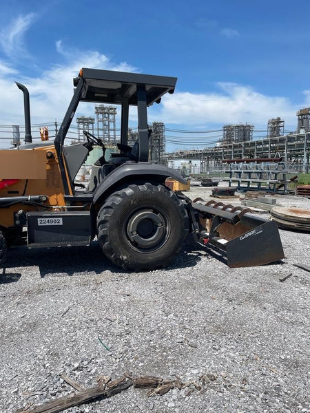 2022 CASE 570N EP