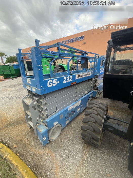 2020 Genie GS-3232 Standard, Folding half height swing gate, 800W Inverter