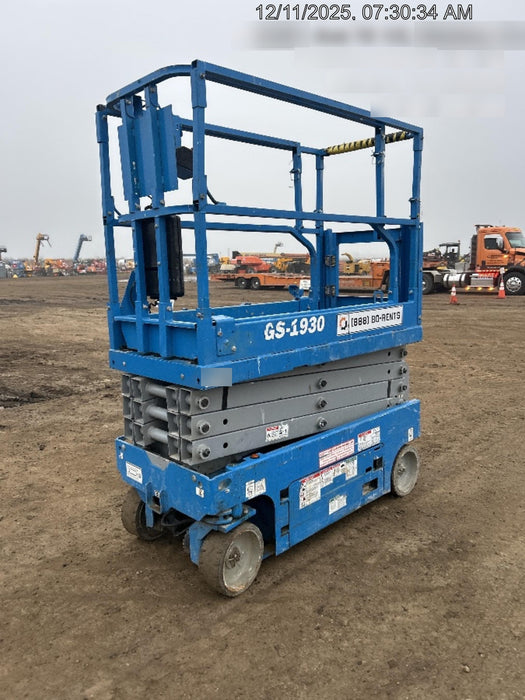 2020 Genie GS-1930 Solid Non Marking Tires, Beacon, Folding rails with half height swing gate, 800W Inverter