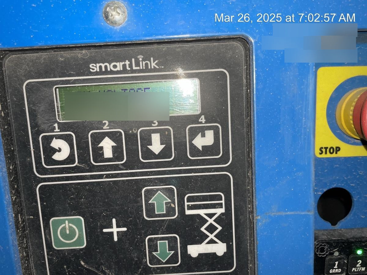 2019 Genie GS-2632 Folding rails with half height swing gate