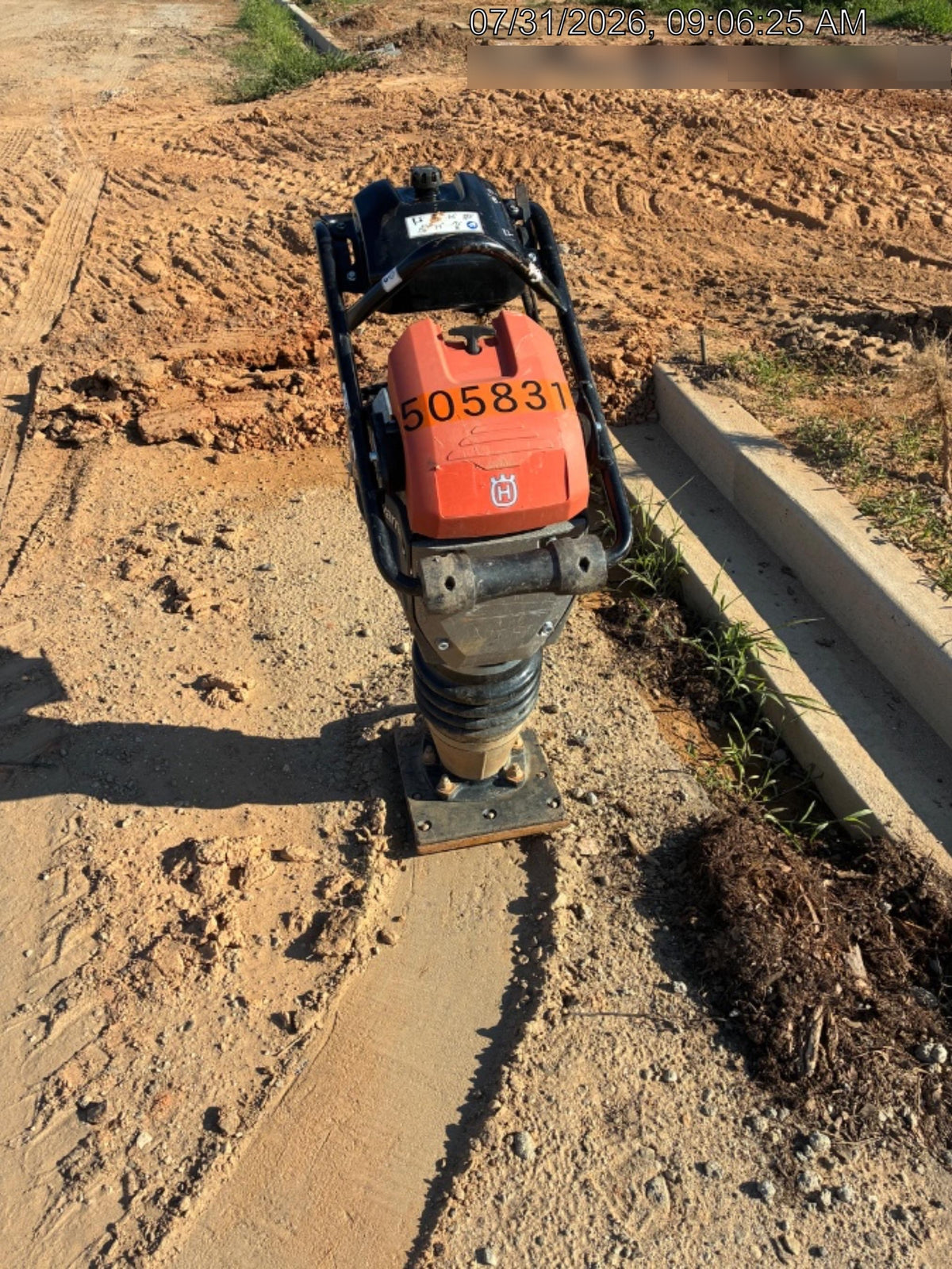 2025 HUSQVARNA LT6005