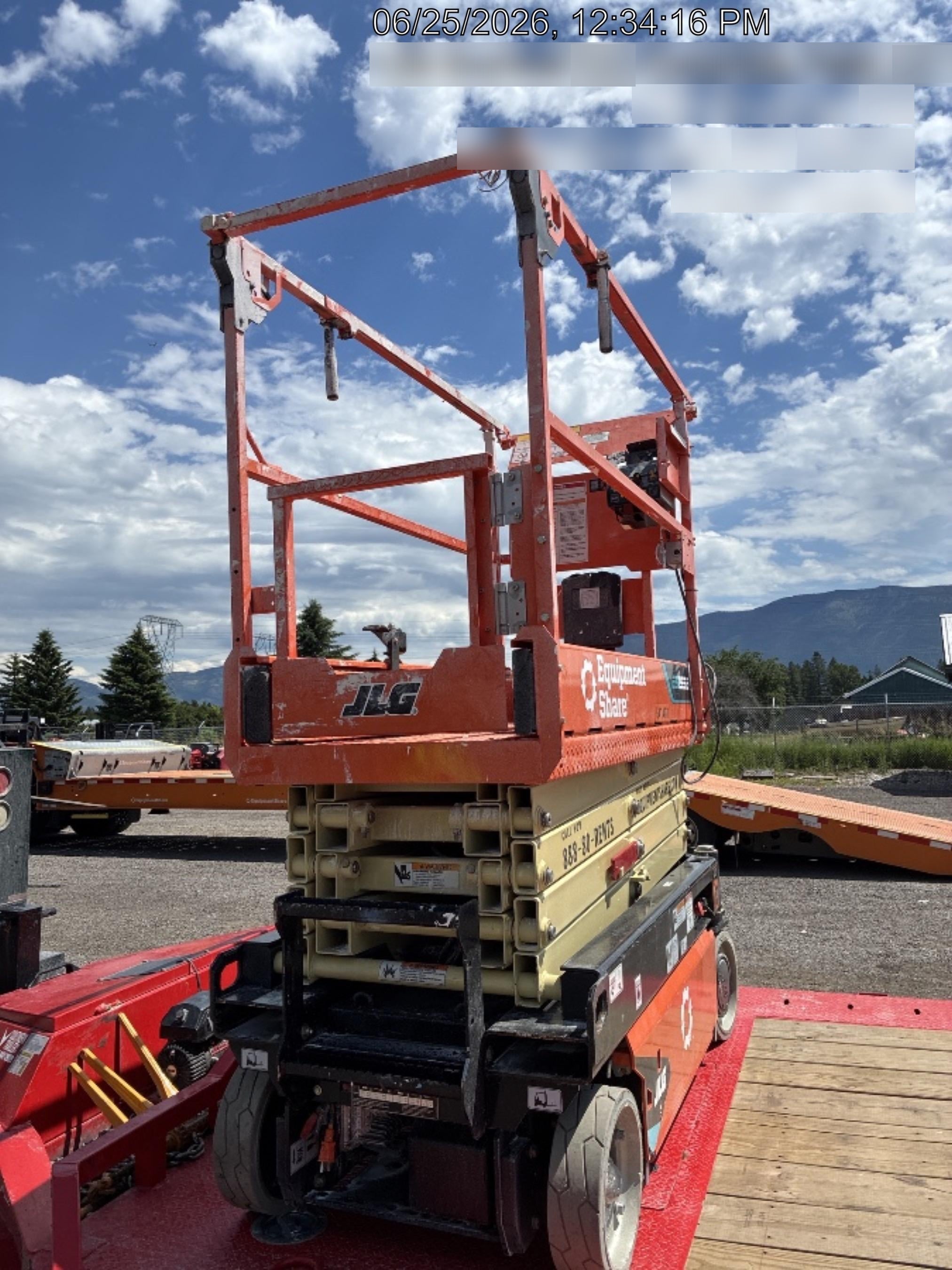 2025 JLG ES1932