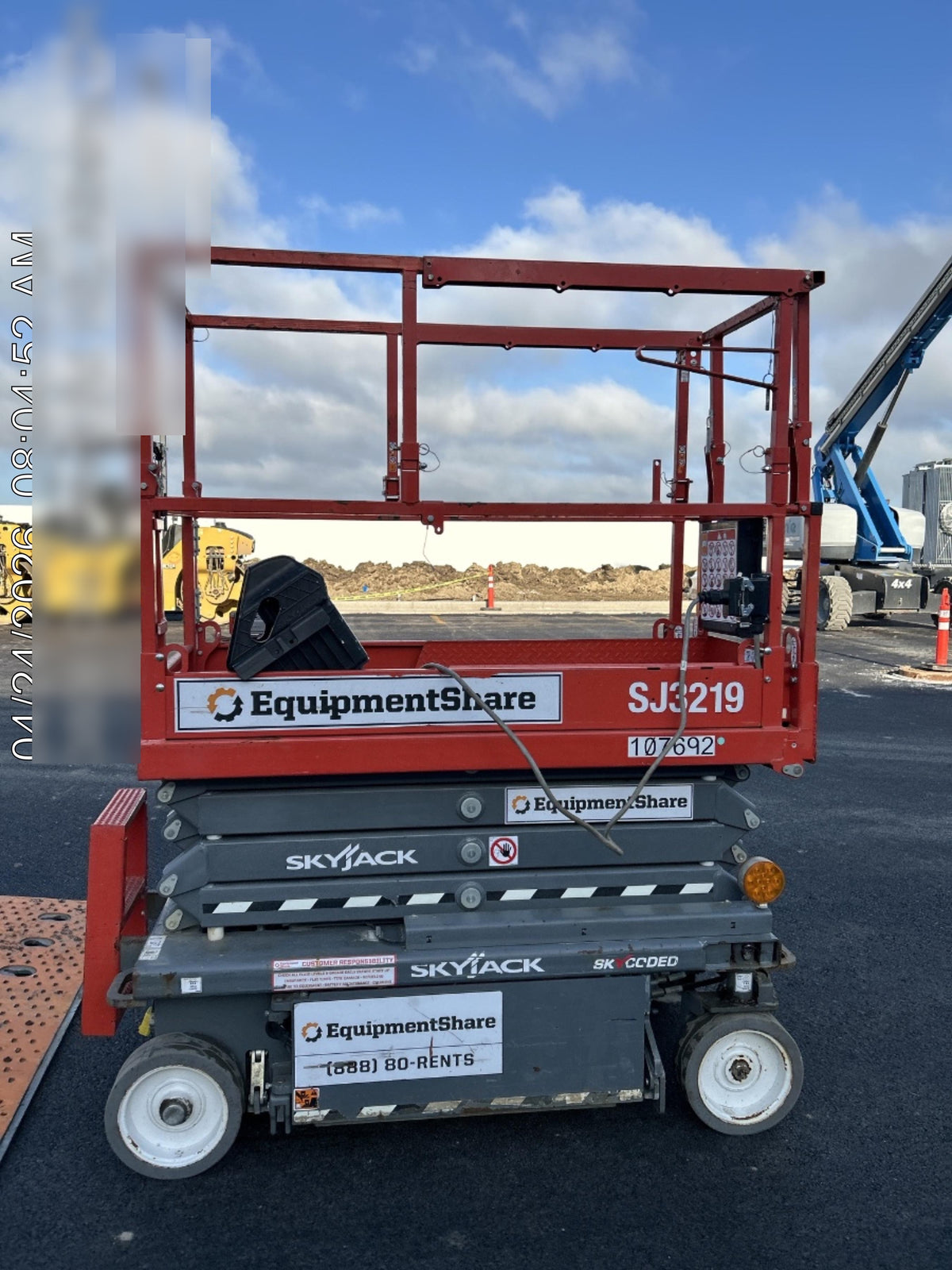 2020 Skyjack SJIII-3219 Solid NM Tires, Half height spring hinged entry gate, Dual Beacons, 800W Inverter