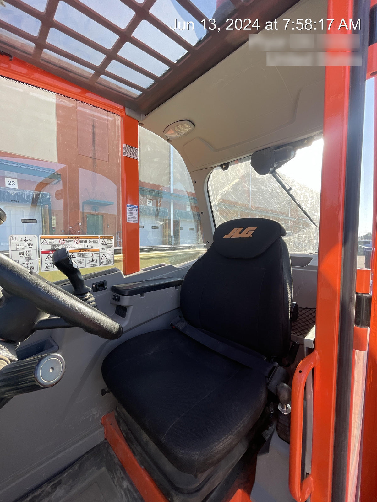 2022 JLG 1732